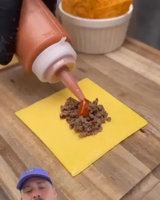 Pastel empanado com Doritos